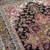فرش ماشینی12متری جدیدکاشان نقشه زیبای هریس مشکی مناسب دکوراسیون خاص