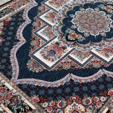 فرش ماشینی 12متری جدید کاشان نقشه زیبای ناردون سرمه ایی مناسب خاص پسندان(2عددی)